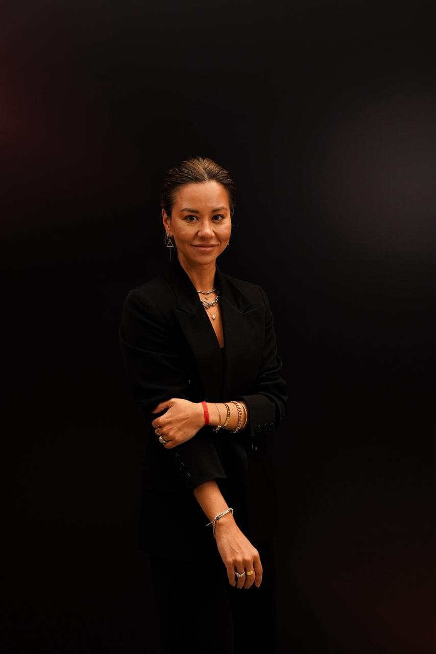 Dra. Mariana Morimoto em consultório — ginecologista especialista em saúde hormonal